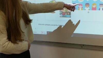 Žáci 4. ročníku cestovního ruchu prezentují svoji školu a obor v cizím jazyce